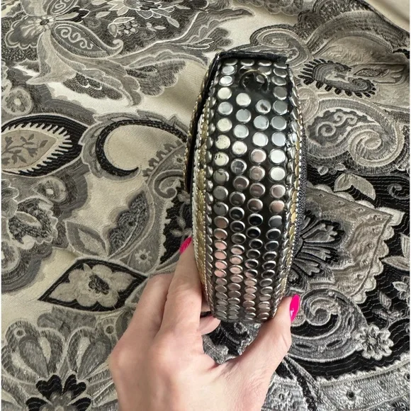 New! Ramla Heart Shaped Metal Clutch/Crossbody - Picture 5 of 9